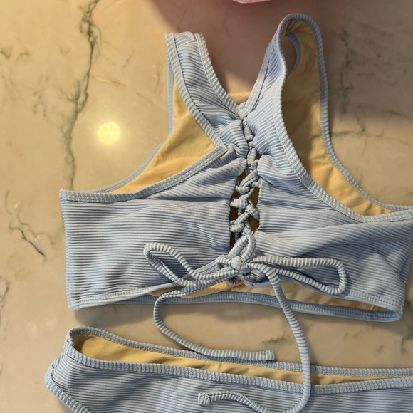 Cupshe Bikini top and bottom lt blue halter  top sz Med bottom sz L - Picture 2 of 3